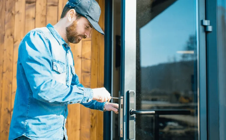 فني فتح ابواب منازل